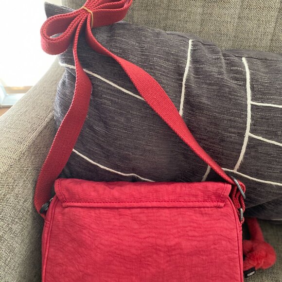 Like new Kipling smart crossbody bag color rich red - Picture 2 of 8